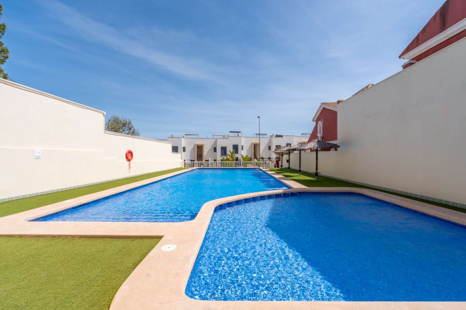 Renovado Chalet Semiadosado en Villamartin PAU 26