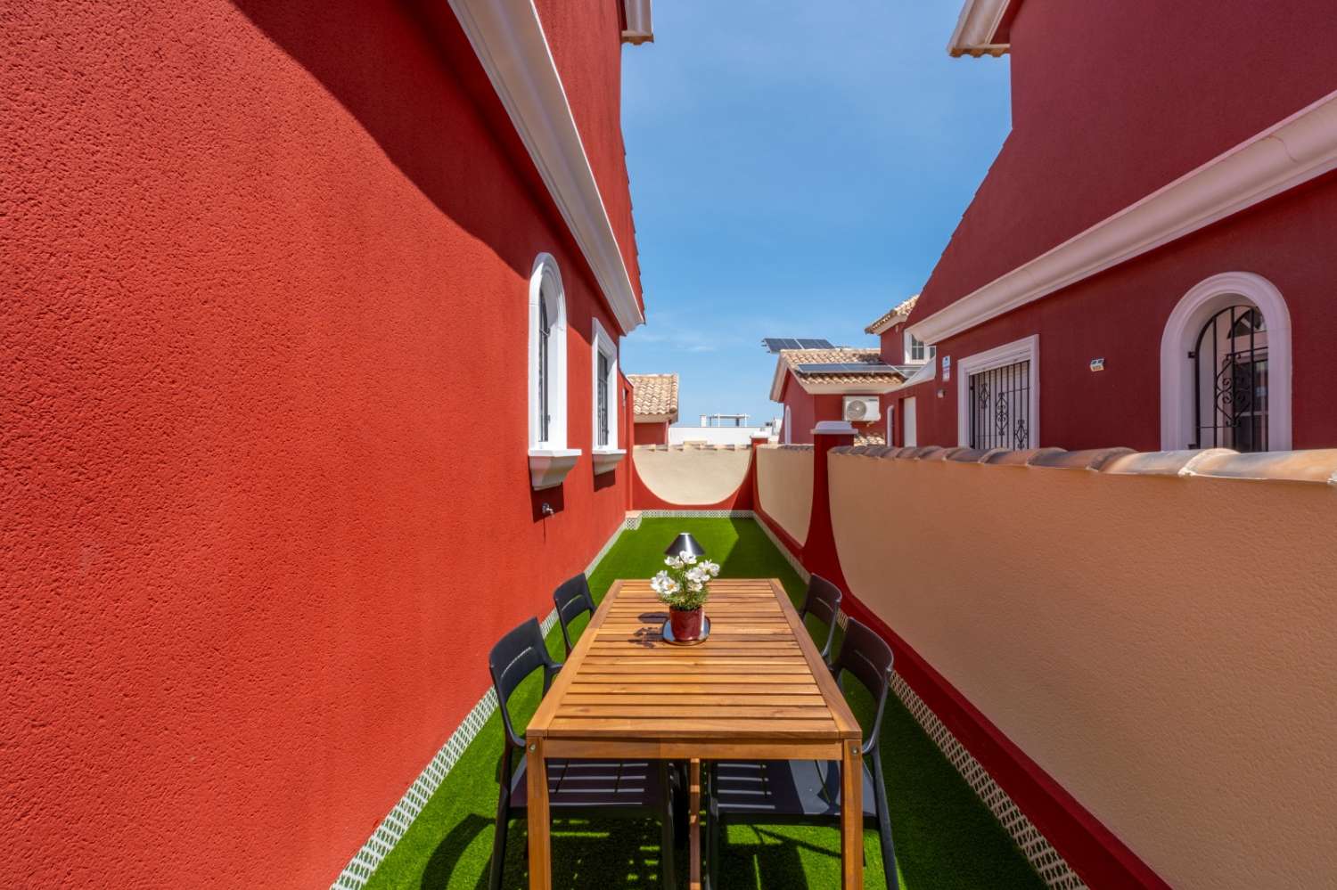 Renovado Chalet Semiadosado en Villamartin PAU 26