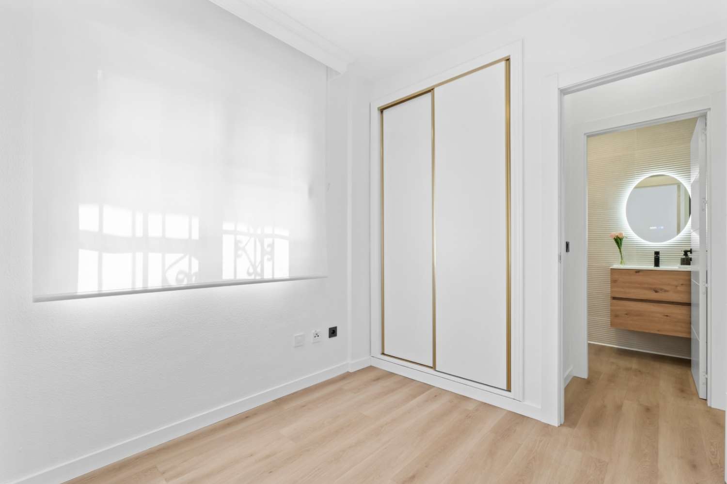 Renovado Chalet Semiadosado en Villamartin PAU 26