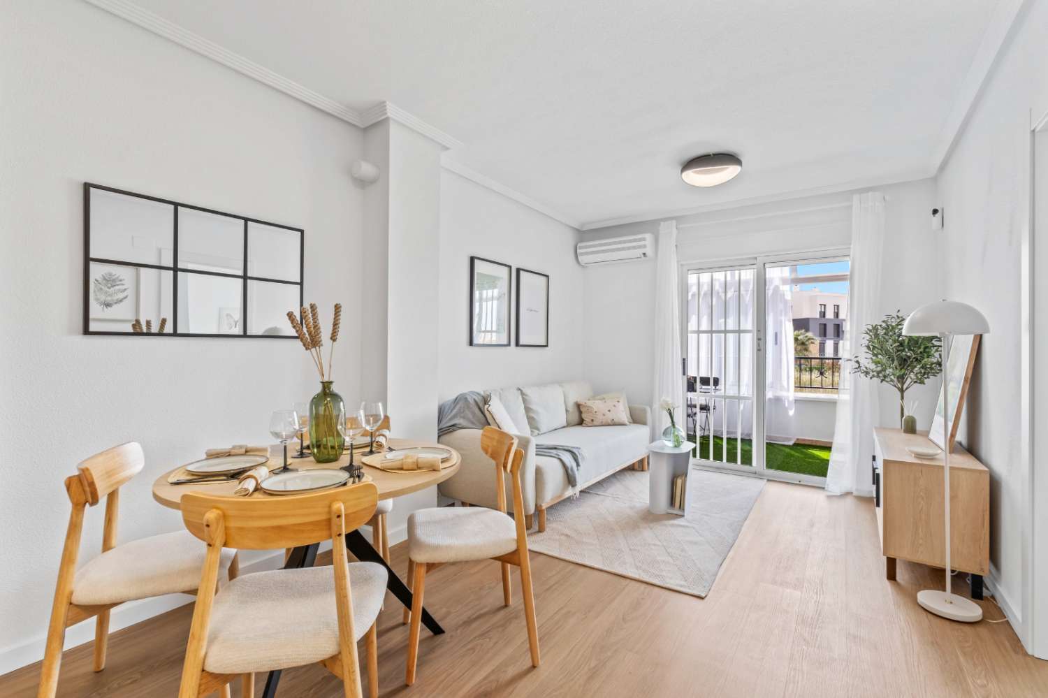 Se vende Apartamento reformado en ubicación privilegiada en Playa Flamenca