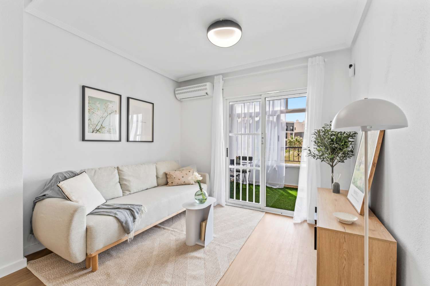 Se vende Apartamento reformado en ubicación privilegiada en Playa Flamenca