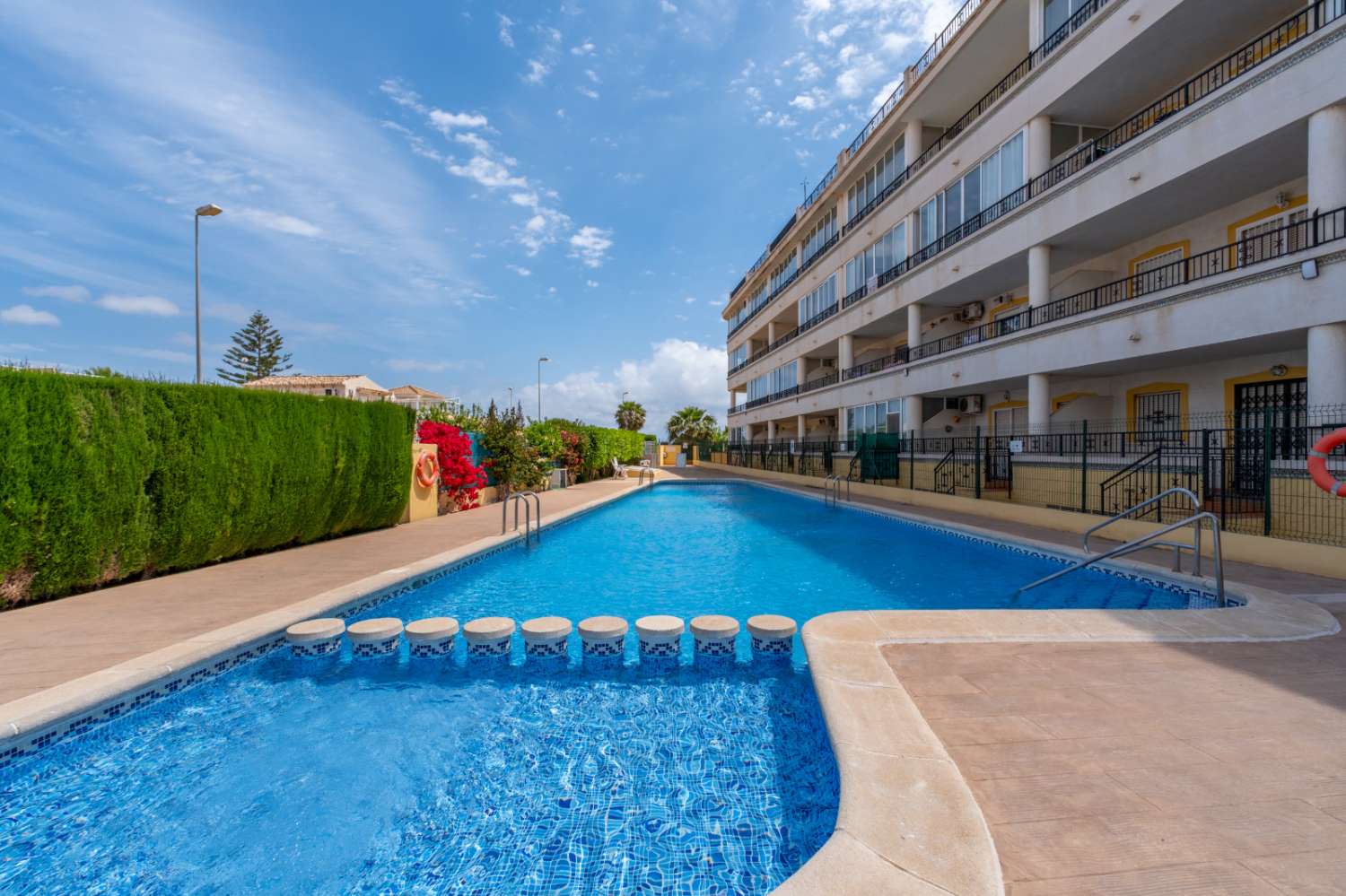 Se vende Apartamento reformado en ubicación privilegiada en Playa Flamenca