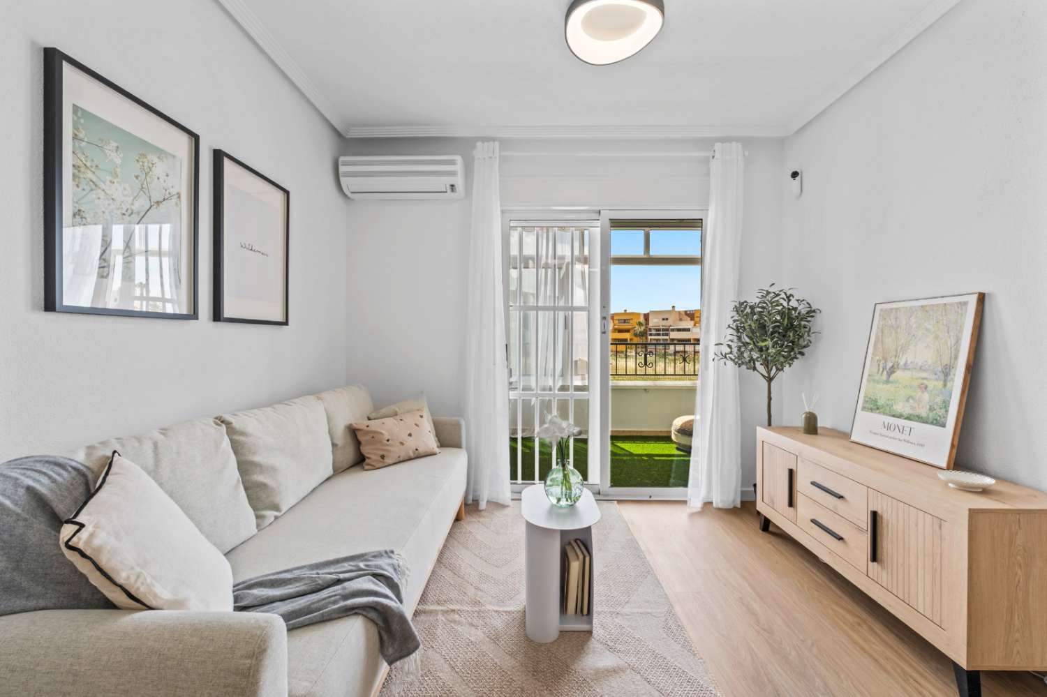 Se vende Apartamento reformado en ubicación privilegiada en Playa Flamenca