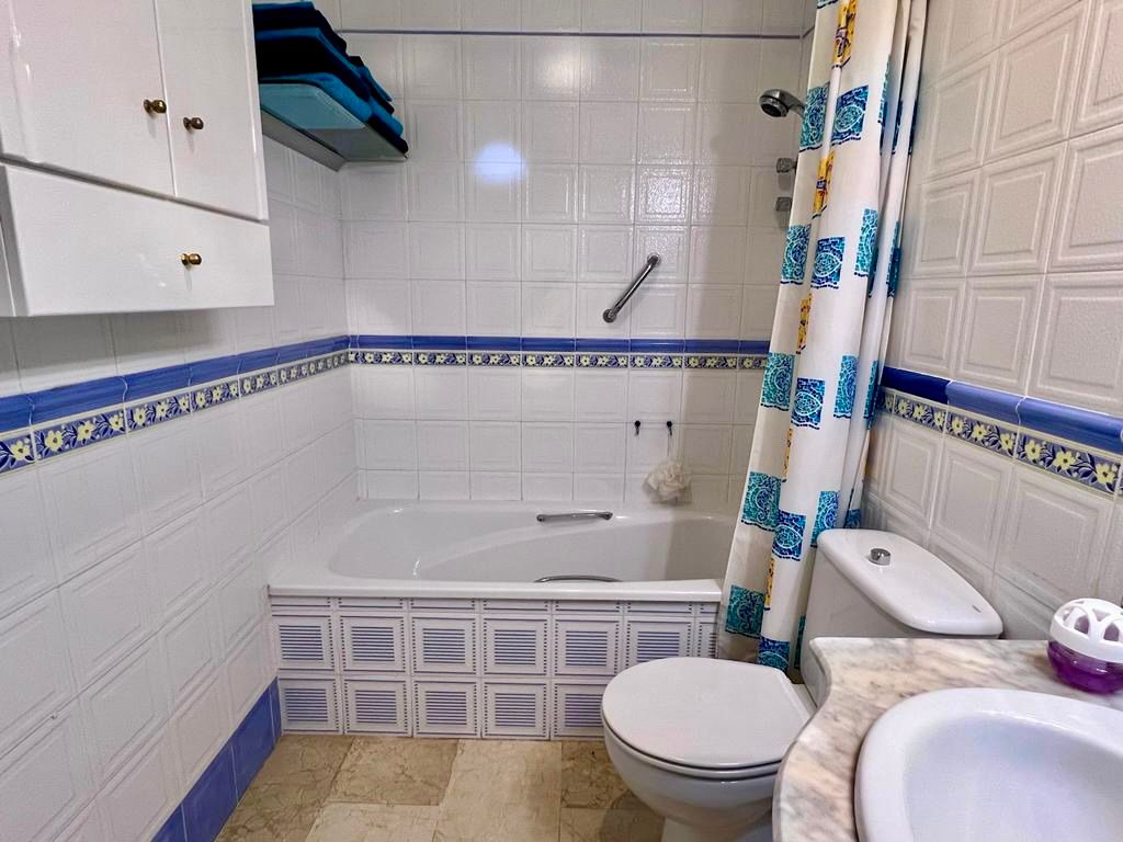 Fantástico bungalow en planta baja ubicado en una de las zonas residenciales más demandadas de Playa Flamenca.