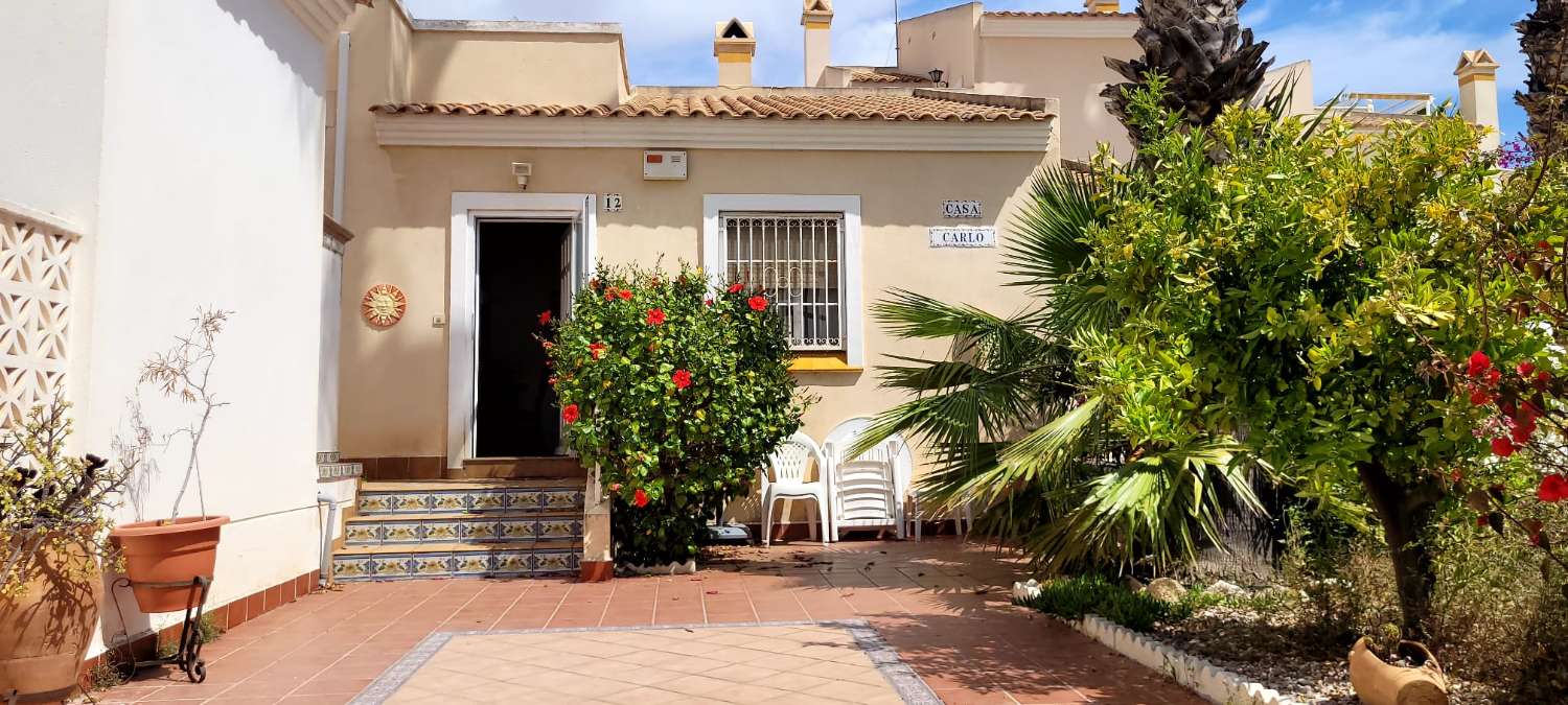 Fantástico bungalow en planta baja ubicado en una de las zonas residenciales más demandadas de Playa Flamenca.