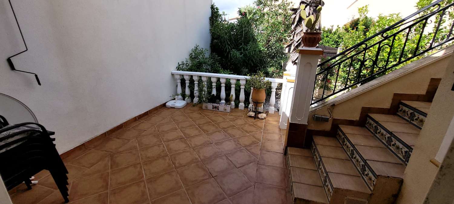 Fantástico bungalow en planta baja ubicado en una de las zonas residenciales más demandadas de Playa Flamenca.
