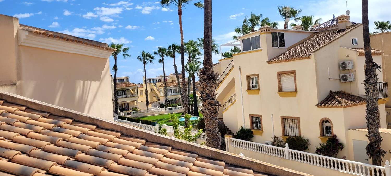 Fantástico bungalow en planta baja ubicado en una de las zonas residenciales más demandadas de Playa Flamenca.