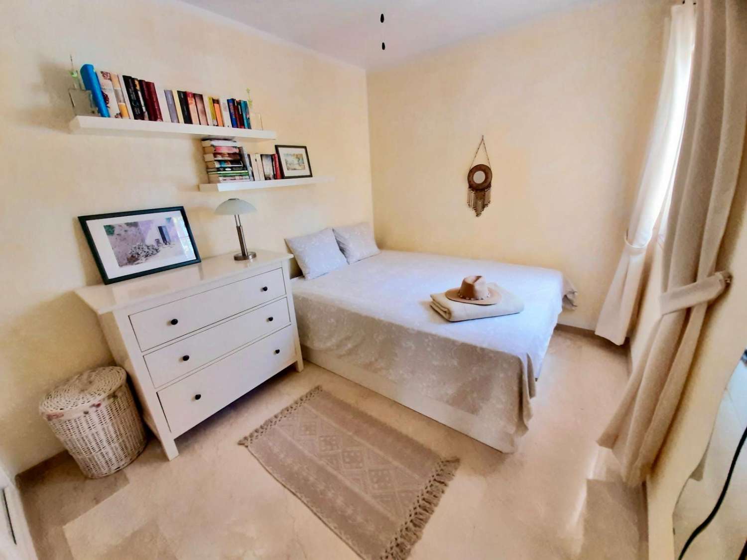 Fantástico bungalow en planta baja ubicado en una de las zonas residenciales más demandadas de Playa Flamenca.