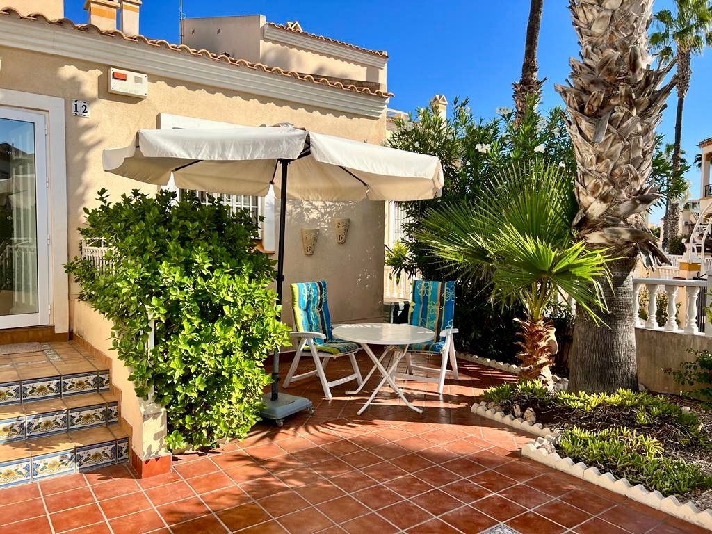 Fantástico bungalow en planta baja ubicado en una de las zonas residenciales más demandadas de Playa Flamenca.