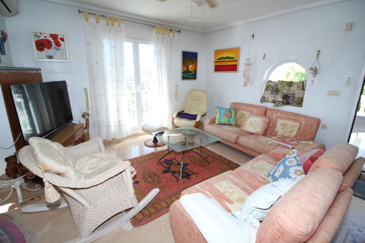 Chalet independiente a reformar en excelente ubicación en Urb Mil Palmeras