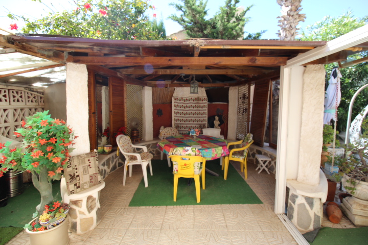 Chalet independiente a reformar en excelente ubicación en Urb Mil Palmeras