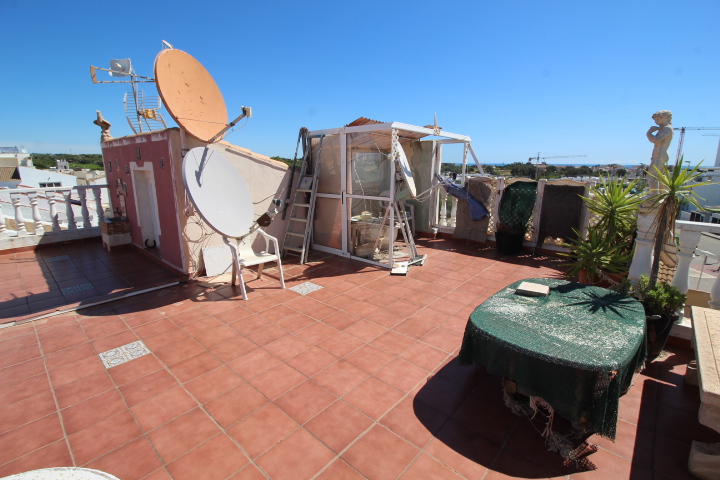 Chalet independiente a reformar en excelente ubicación en Urb Mil Palmeras