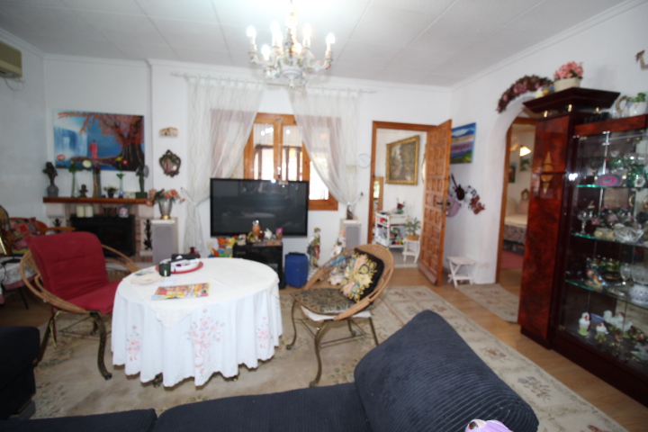 Chalet independiente a reformar en excelente ubicación en Urb Mil Palmeras