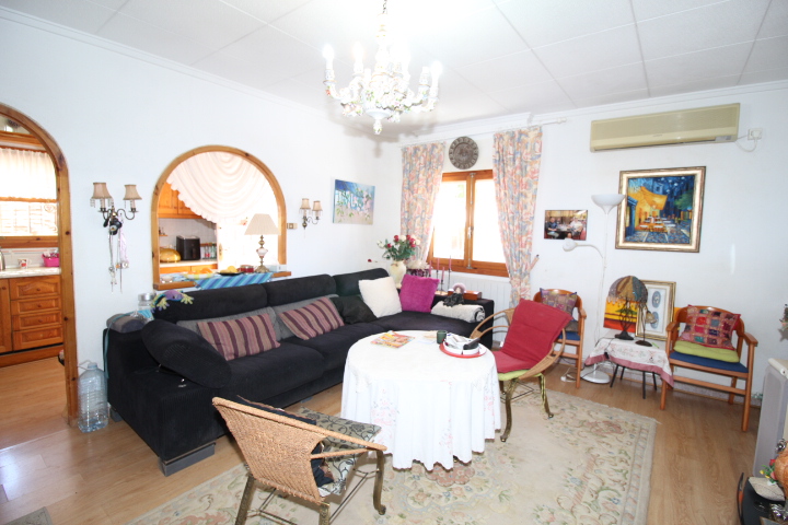 Chalet independiente a reformar en excelente ubicación en Urb Mil Palmeras