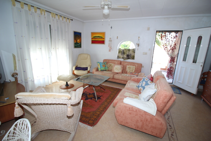 Chalet independiente a reformar en excelente ubicación en Urb Mil Palmeras