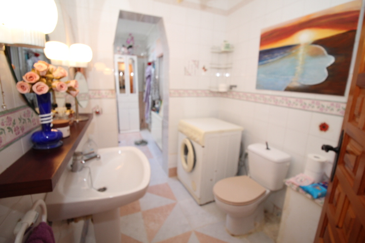 Chalet independiente a reformar en excelente ubicación en Urb Mil Palmeras