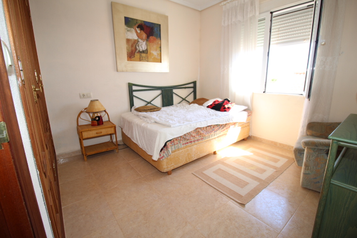 Chalet independiente a reformar en excelente ubicación en Urb Mil Palmeras