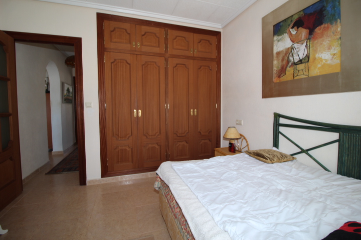 Chalet independiente a reformar en excelente ubicación en Urb Mil Palmeras