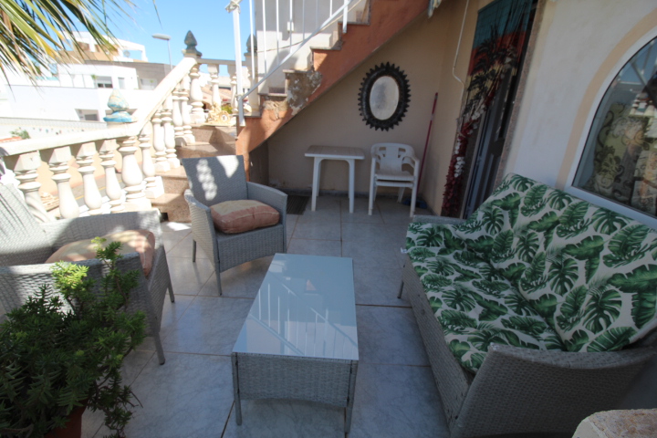 Chalet independiente a reformar en excelente ubicación en Urb Mil Palmeras