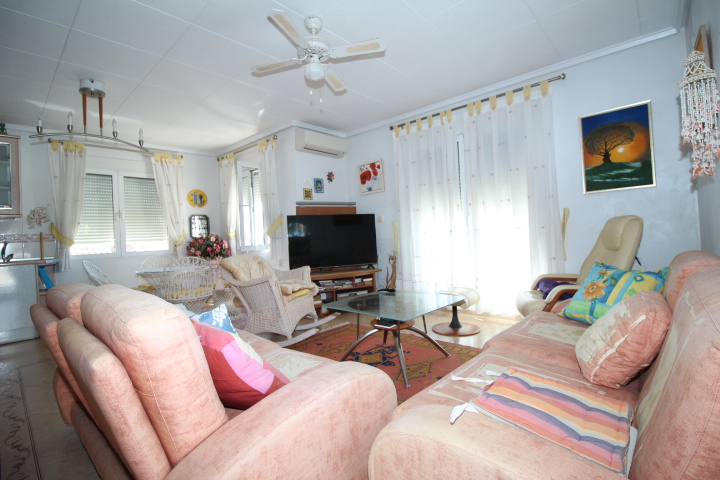 Chalet independiente a reformar en excelente ubicación en Urb Mil Palmeras