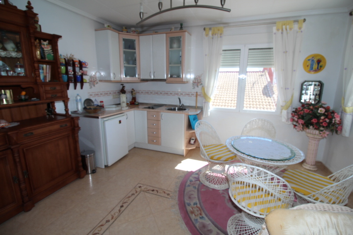 Chalet independiente a reformar en excelente ubicación en Urb Mil Palmeras