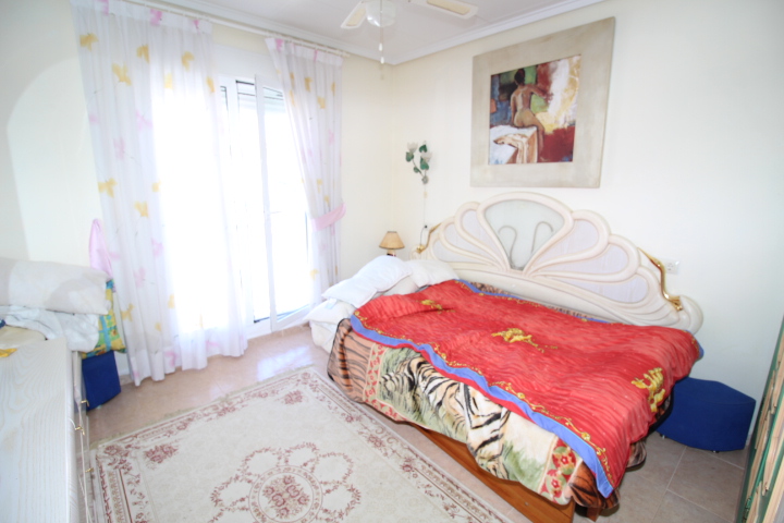 Chalet independiente a reformar en excelente ubicación en Urb Mil Palmeras