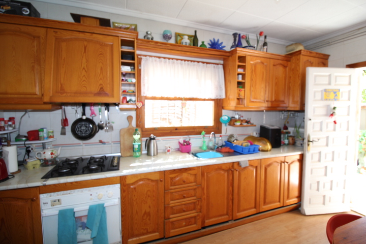 Chalet independiente a reformar en excelente ubicación en Urb Mil Palmeras