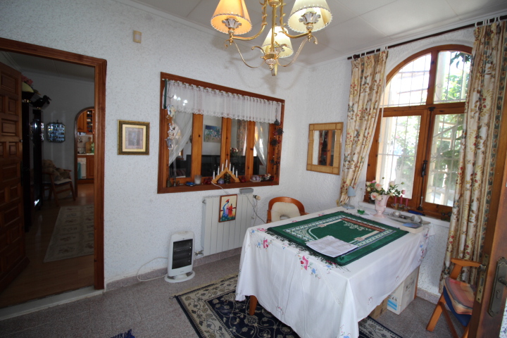Chalet independiente a reformar en excelente ubicación en Urb Mil Palmeras
