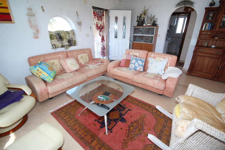 Chalet independiente a reformar en excelente ubicación en Urb Mil Palmeras