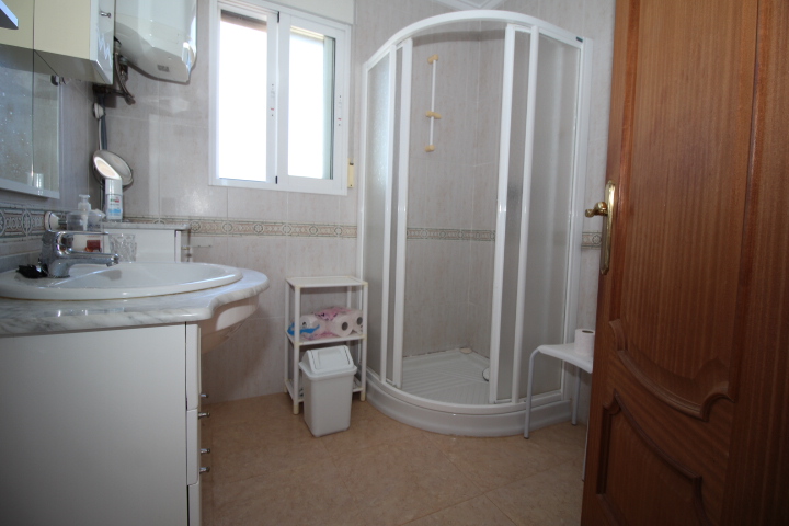 Chalet independiente a reformar en excelente ubicación en Urb Mil Palmeras
