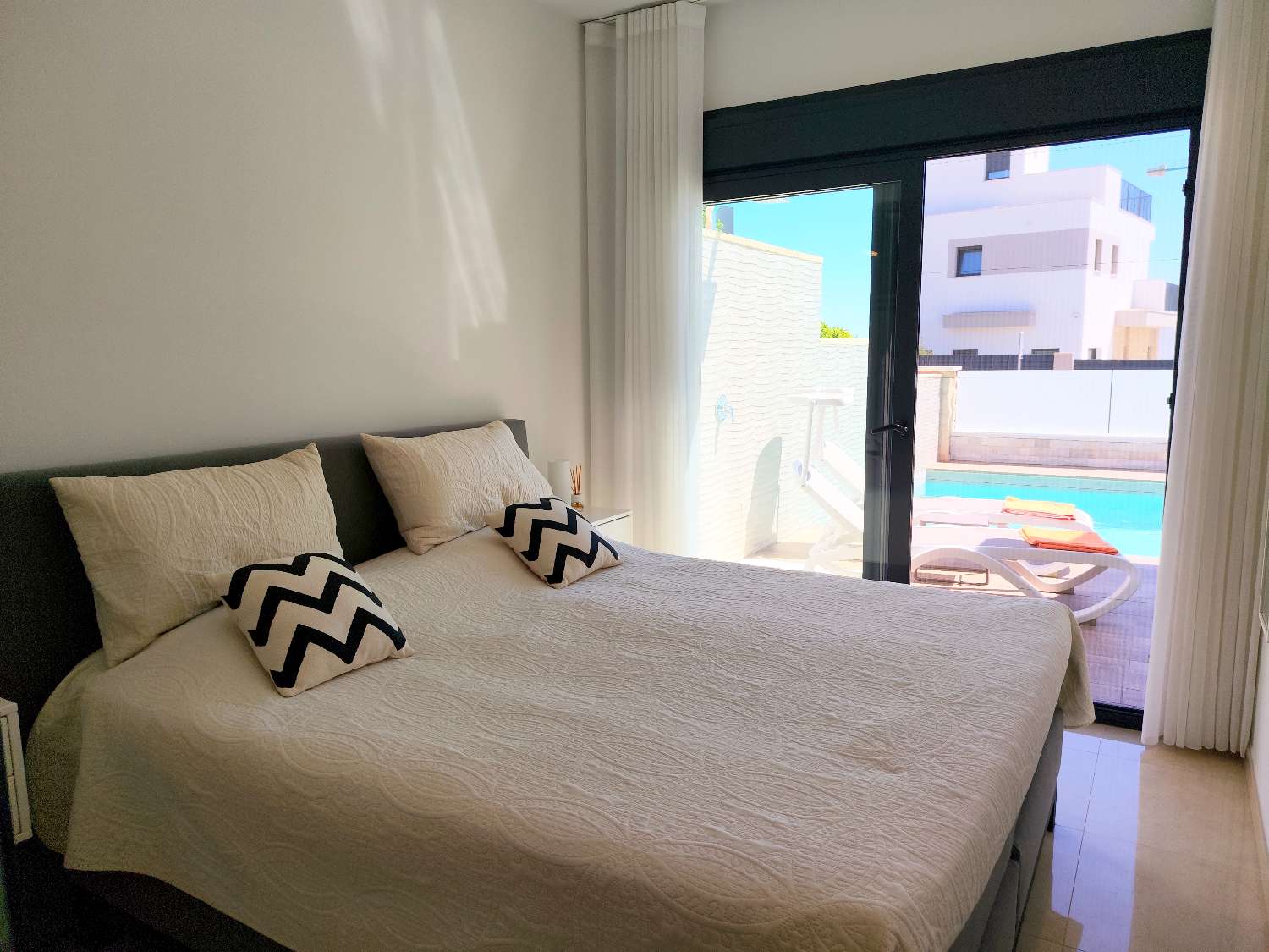 Villa de 3 dormitorios en venta en San Miguel de Salinas