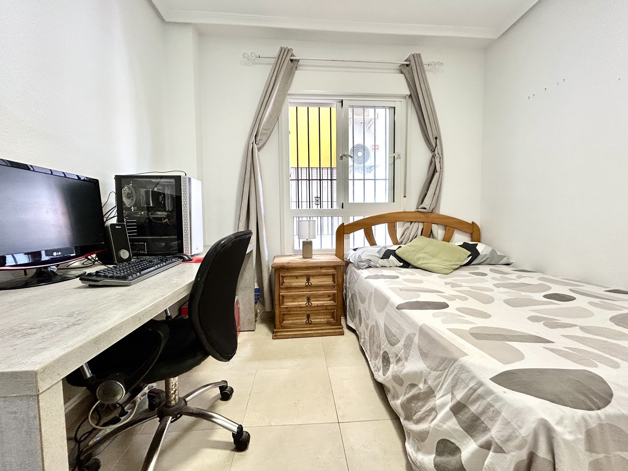 Piso de 2 dormitorios en venta en Villamartín