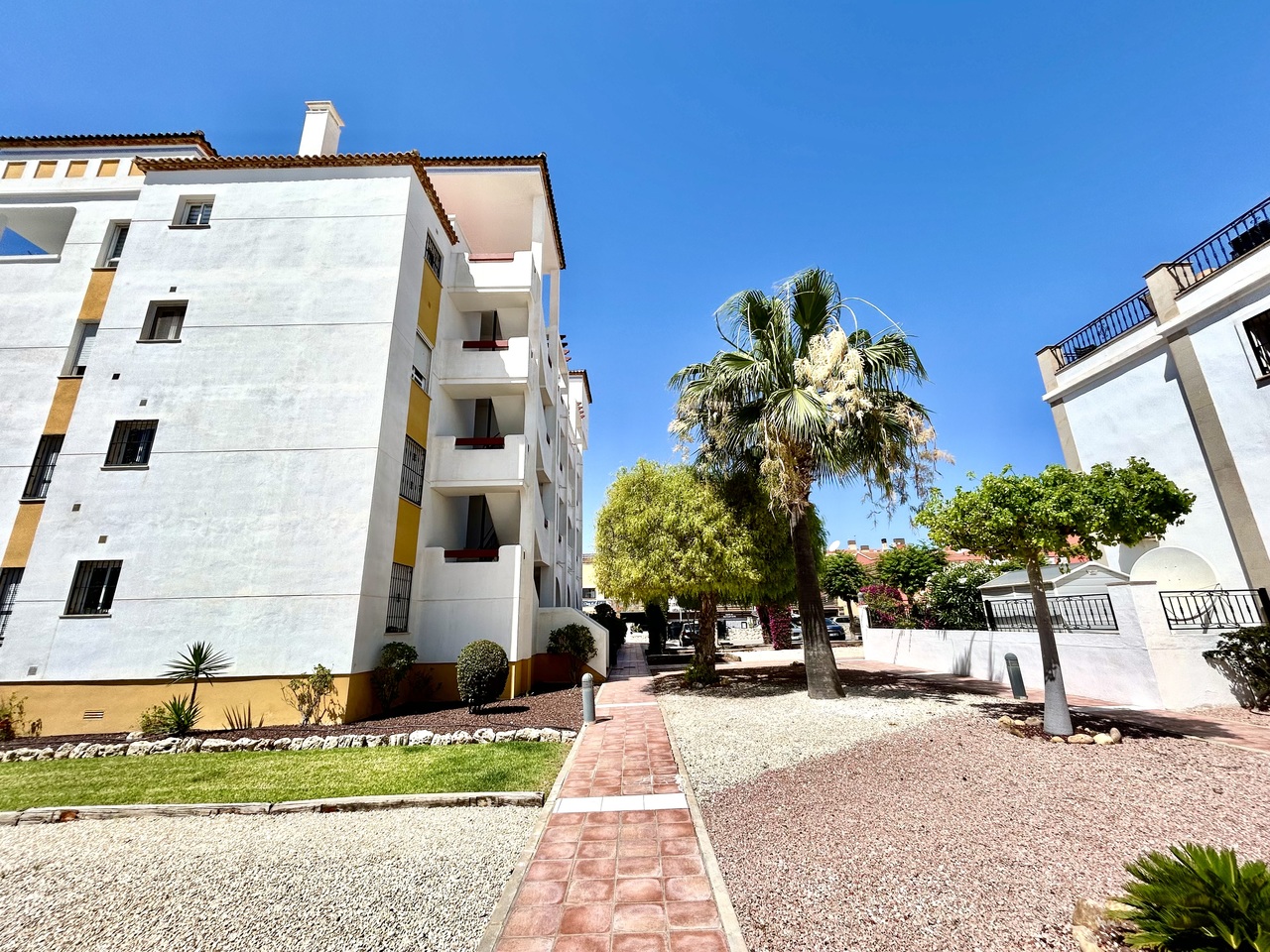 Piso de 2 dormitorios en venta en Villamartín
