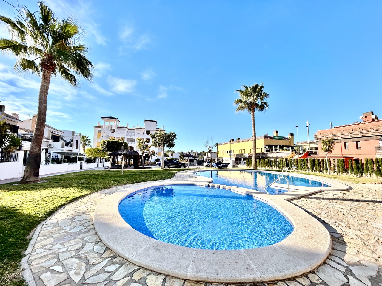 Piso de 2 dormitorios en venta en Villamartín