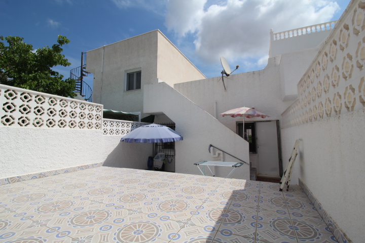 Bungalow en Las Filipinas – Villamartín con orientación sur y solárium privado
