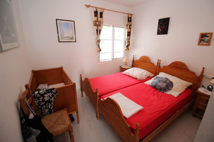 Bungalow en Las Filipinas – Villamartín con orientación sur y solárium privado