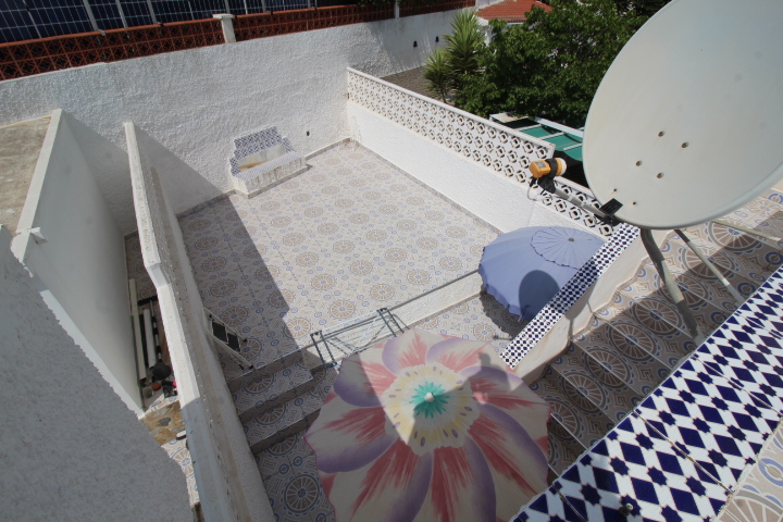 Bungalow en Las Filipinas – Villamartín con orientación sur y solárium privado
