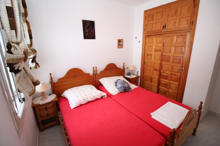 Bungalow en Las Filipinas – Villamartín con orientación sur y solárium privado