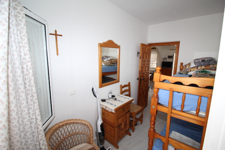 Bungalow en Las Filipinas – Villamartín con orientación sur y solárium privado