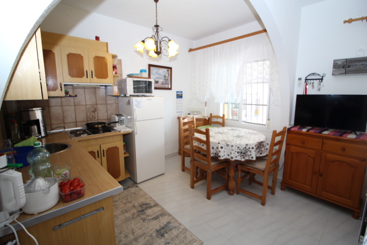 Bungalow en Las Filipinas – Villamartín con orientación sur y solárium privado