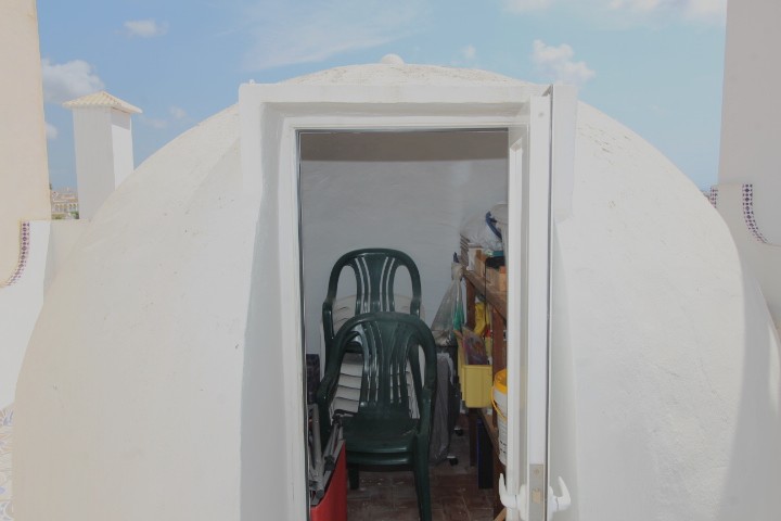 Bungalow en Las Filipinas – Villamartín con orientación sur y solárium privado