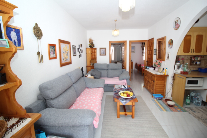 Bungalow en Las Filipinas – Villamartín con orientación sur y solárium privado