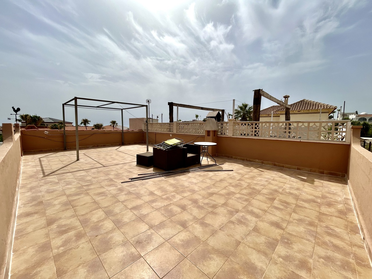 Bungalow esquina de 2 dormitorios en venta en Villamartín