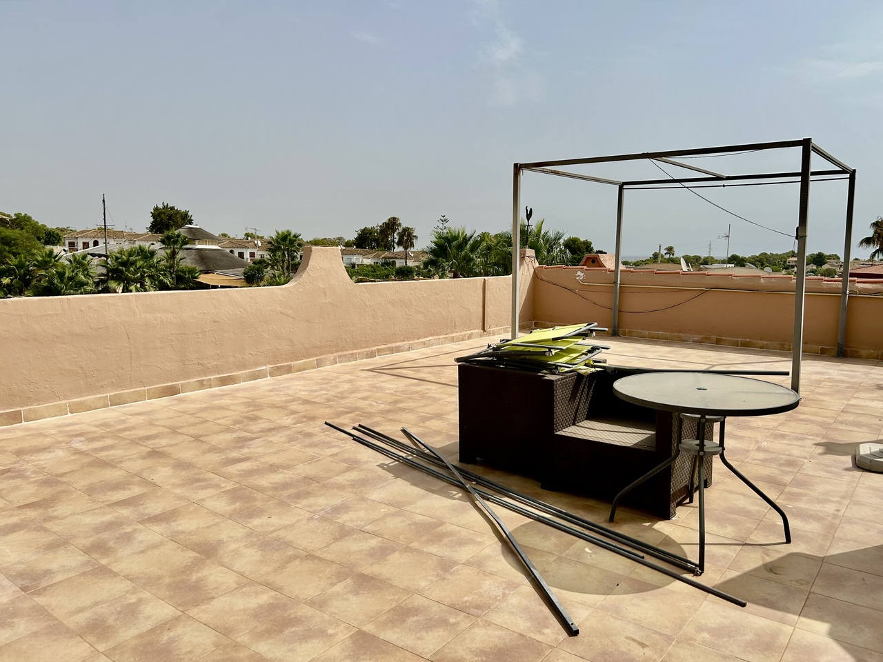 Bungalow esquina de 2 dormitorios en venta en Villamartín