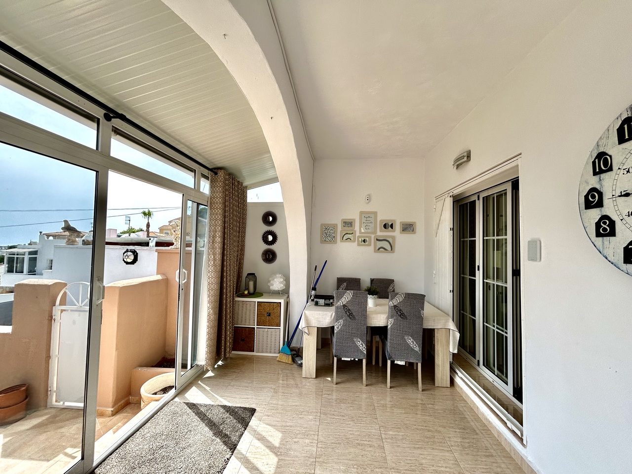 Bungalow esquina de 2 dormitorios en venta en Villamartín