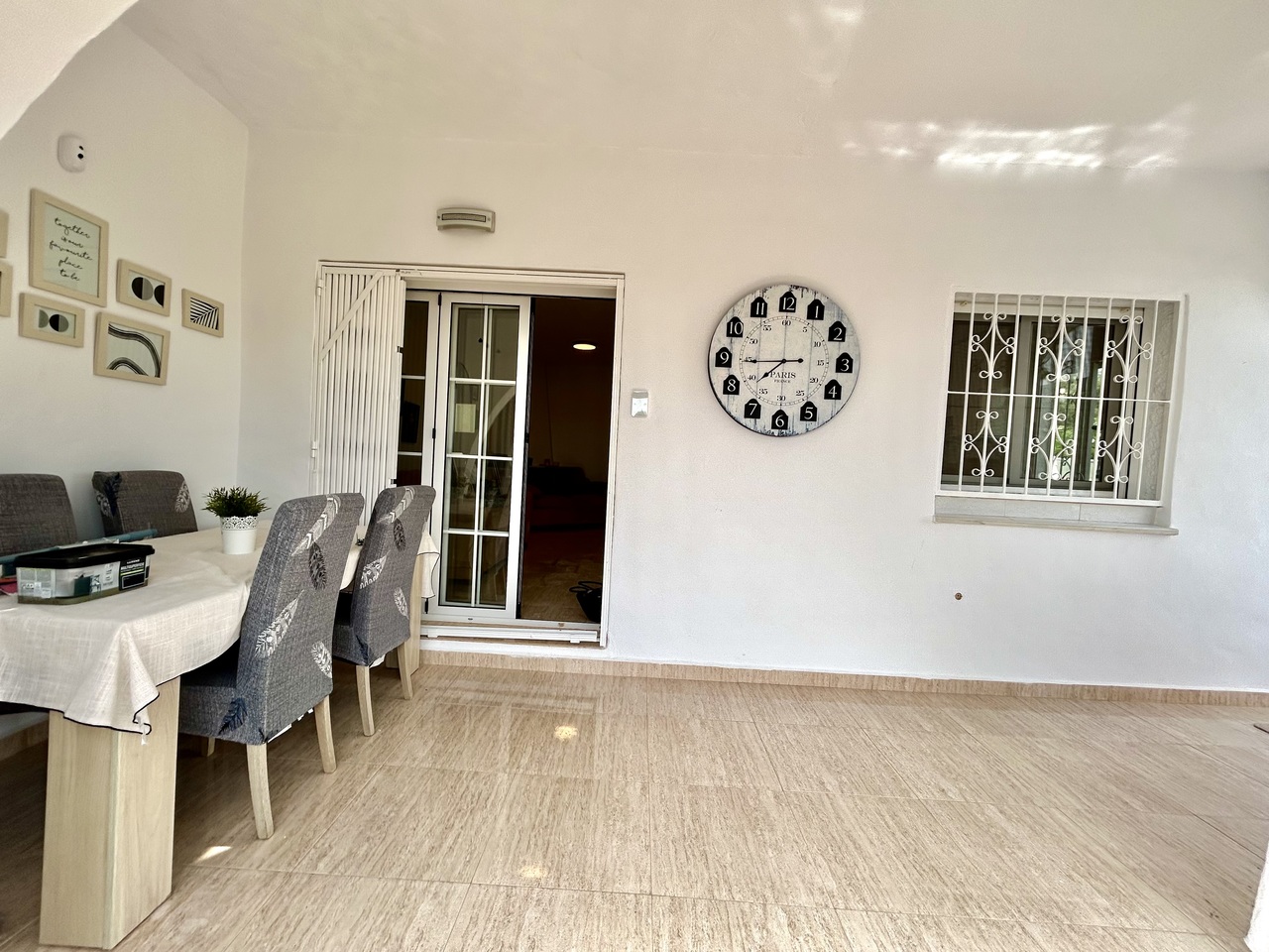 Bungalow esquina de 2 dormitorios en venta en Villamartín
