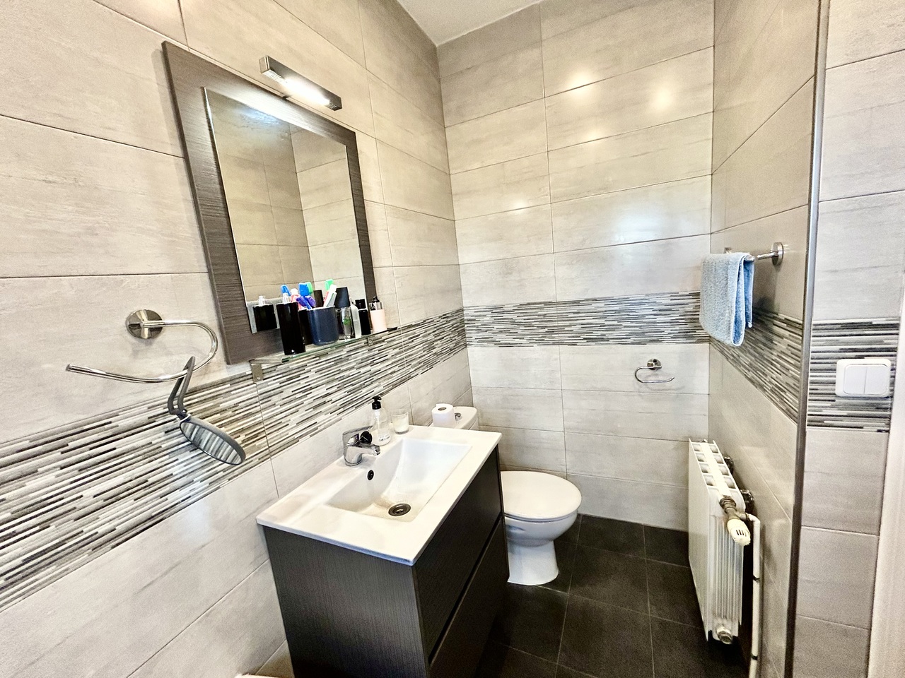 Bungalow esquina de 2 dormitorios en venta en Villamartín