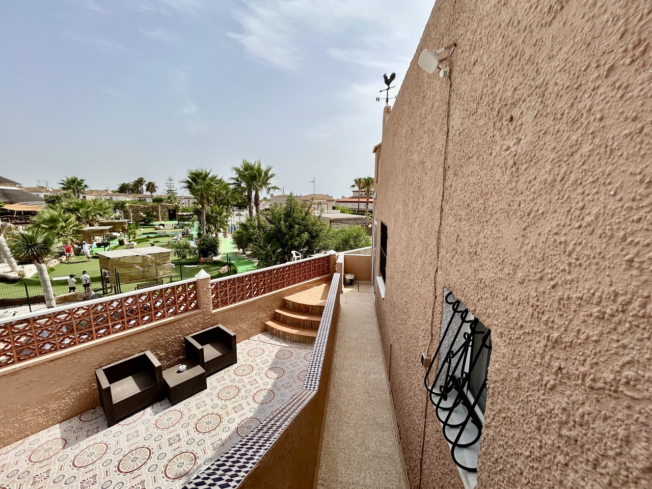 Bungalow esquina de 2 dormitorios en venta en Villamartín