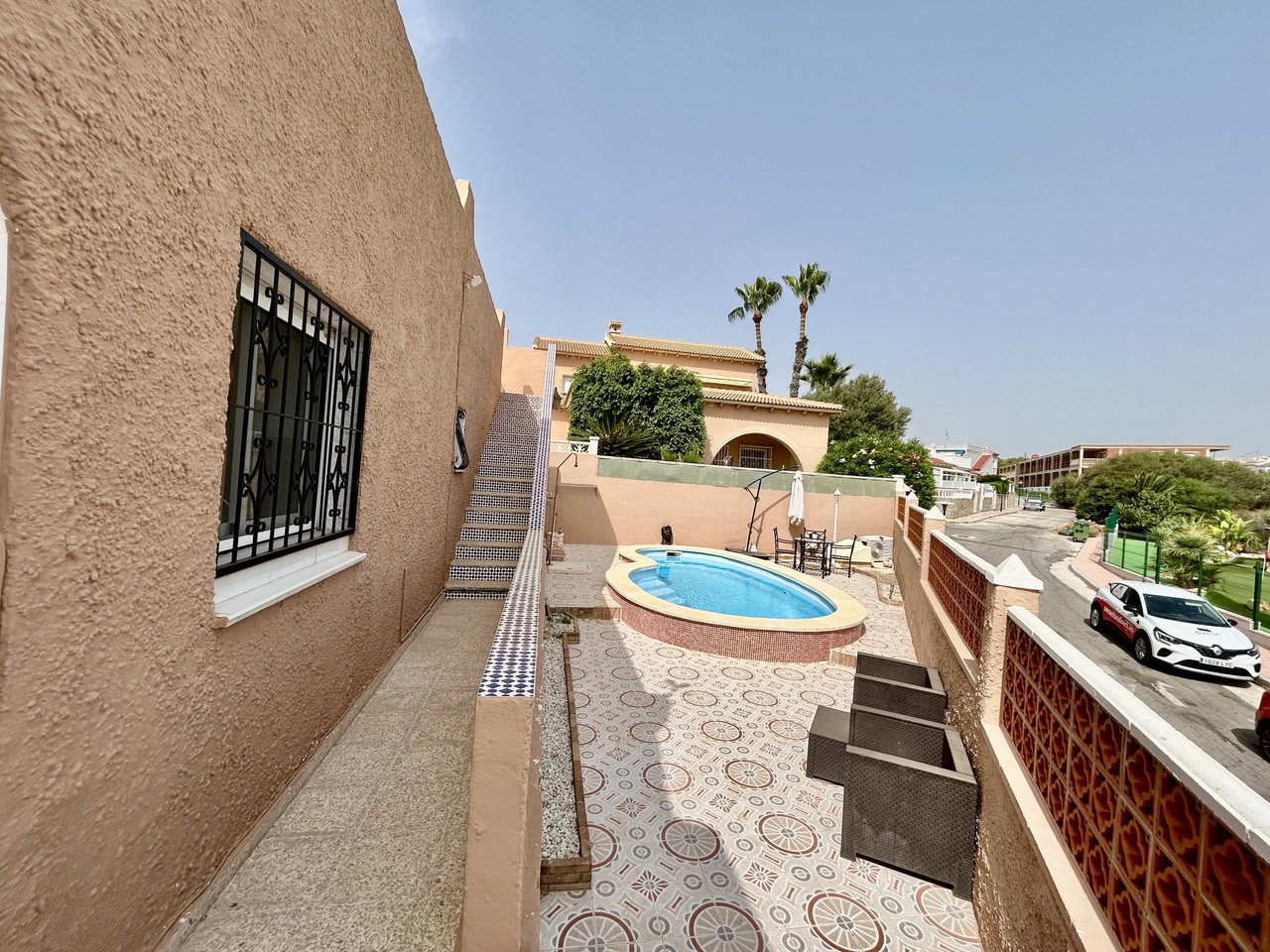 Bungalow esquina de 2 dormitorios en venta en Villamartín
