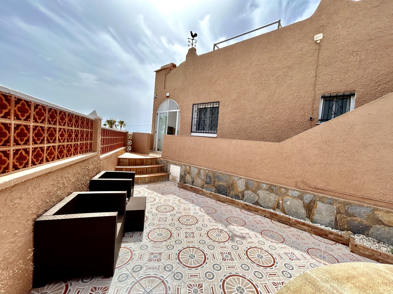 Bungalow esquina de 2 dormitorios en venta en Villamartín